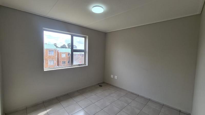 2 Bedroom Property for Sale in Oakglen Western Cape